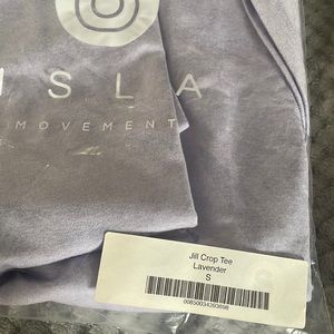 Isla Movement crop tee